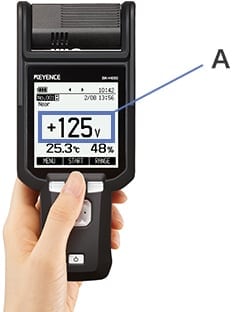 Un sensor electrostático indica el voltaje como se muestra aquí, que es la cantidad de electricidad estática.